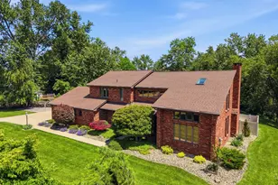 2360 W Gate Dr, Pittsburgh, PA 15237 - Photo 4