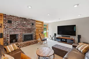 2360 W Gate Dr, Pittsburgh, PA 15237 - Photo 18