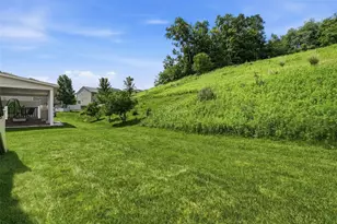 222 Broadstone Dr, Adams Township, PA 16046 - Photo 40