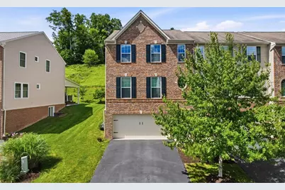 222 Broadstone Dr, Adams Township, PA 16046 - Photo 2