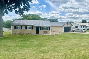 112 Rolling Hills Dr, Center Township, PA 15061 - Photo 1