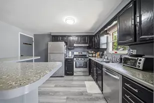 553 Indus St, Pittsburgh, PA 15207 - Photo 10