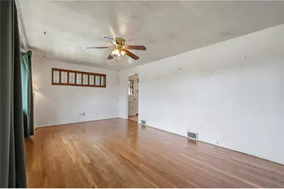 319 Saratoga Dr, Pittsburgh, PA 15236 - Photo 2