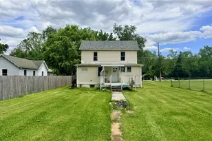 3 Pottstown St, Dunbar, PA 15431 - Photo 2