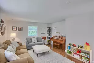 141 E Wedgewood Dr, Ross Twp, PA 15229 - Photo 4
