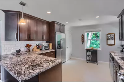 141 E Wedgewood Dr, Ross Twp, PA 15229 - Photo 12