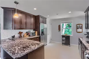 141 E Wedgewood Dr, Ross Twp, PA 15229 - Photo 12