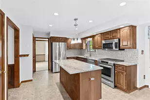 137 Field Club Dr, Robinson Twp, PA 15136 - Photo 14