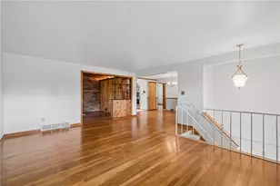 511 Newport Dr, Hempfield Township, PA 15601 - Photo 6