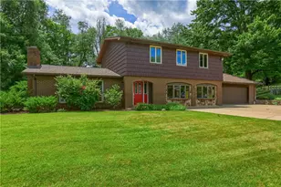 106 Colonial Way, Center Township, PA 15001 - Photo 2