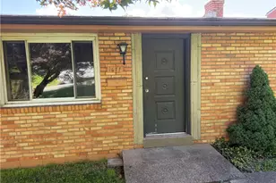 1677 Dunluce Dr, Pittsburgh, PA 15037 - Photo 4