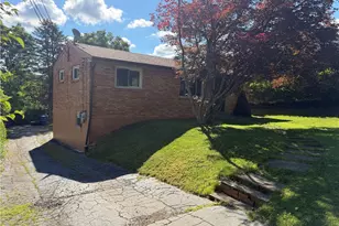 1677 Dunluce Dr, Pittsburgh, PA 15037 - Photo 2