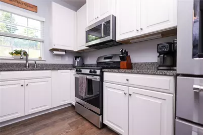 212 Noble Woods Dr, Moon/Crescent Twp, PA 15108 - Photo 4