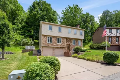18 Kohleen Drive, Robinson Twp, PA 15136 - Photo 2
