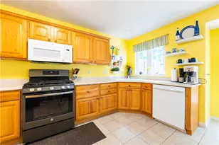 612 Village Green E Blvd, Adams Township, PA 16046 - Photo 14