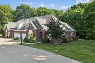 207 Maple Ct, Center Township, PA 15001 - Photo 2