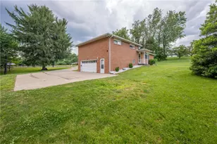 103 Chapel View Dr, Hempfield Township, PA 15601 - Photo 8