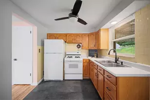 4704 Woodhill Dr, Munhall, PA 15120 - Photo 12