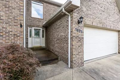 1027 Blackthorne Dr #A, Penn Twp, PA 15644 - Photo 2
