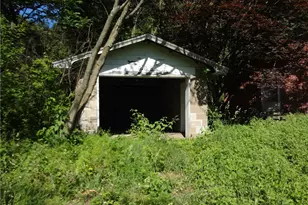 908 Youngstown Ridge Rd, Unity Township, PA 15650 - Photo 2