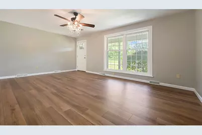 229 Wallace Circle, Union Township, PA 16101 - Photo 6