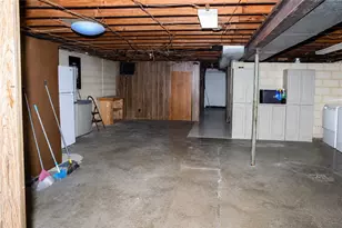 1092 Williams Dr, Washington Township, PA 15012 - Photo 28