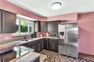 930 Crestview Dr, Ellwood City, PA 16117 - Photo 6
