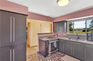 930 Crestview Dr, Ellwood City, PA 16117 - Photo 8
