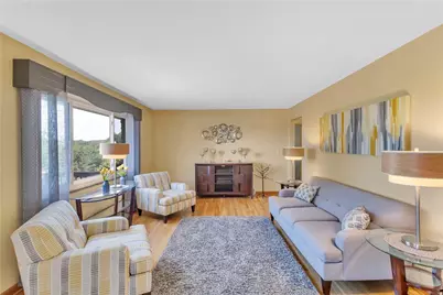 930 Crestview Dr, Ellwood City, PA 16117 - Photo 2
