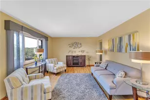 930 Crestview Dr, Ellwood City, PA 16117 - Photo 2