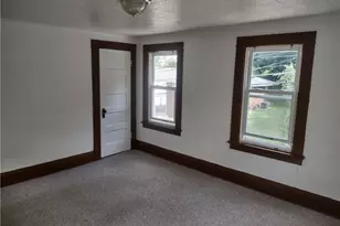 516 Division Ave, Ellwood City, PA 16117 - Photo 14