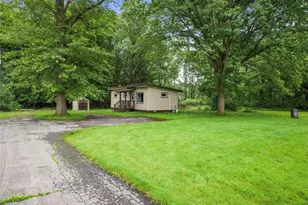 1090-1094 N Darby Rd, Hermitage, PA 16148 - Photo 6