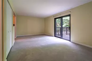 221 Woodbridge Ct, Ross Twp, PA 15237 - Photo 2