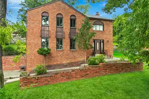 1648 Queens Dr, South Park, PA 15129 - Photo 1