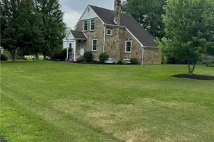 423 Penncraft 04 Circle, Luzerne Township, PA 15433 - Photo 2