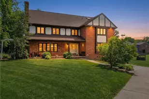 17 Grant Cir, South Fayette, PA 15057 - Photo 2