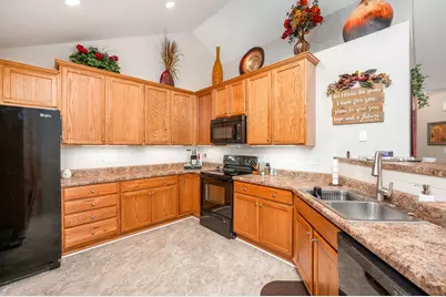 1031 Silver Oak Dr, Connoquenessing Township, PA 16053 - Photo 10