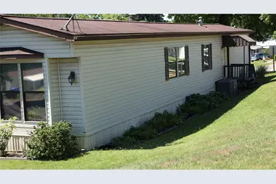 200 Forest Dr, Cranberry Township, PA 16066 - Photo 2