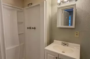 548 Hansen Ave, City of But SW, PA 16045 - Photo 12