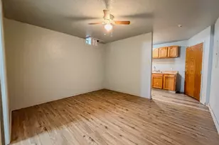 548 Hansen Ave, City of But SW, PA 16045 - Photo 10