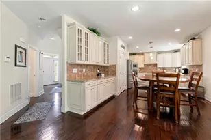 106 Victoria Ct, Robinson Twp, PA 15136 - Photo 4