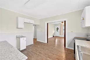 105 Center Ave, Mt Pleasant Boro, PA 15666 - Photo 14