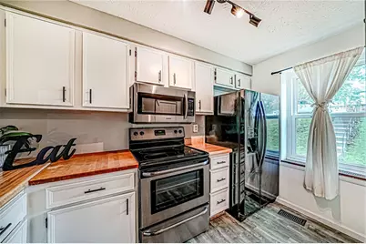706 Bonnie Brae Dr #706, Moon/Crescent Twp, PA 15108 - Photo 4