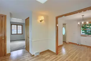 228 Parkedge Rd, Green Tree, PA 15220 - Photo 6