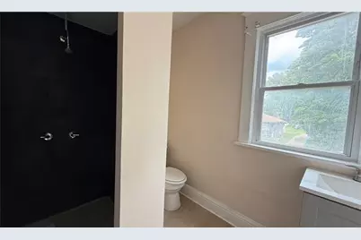 688 S Oakland Ave, Sharon, PA 16146 - Photo 12