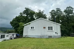 301 Armstrong Ave, Bell Township, PA 15618 - Photo 4