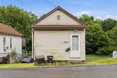 304 Division St, West Mifflin, PA 15122 - Photo 1