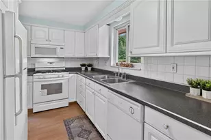 385 Maplewood Dr, Pittsburgh, PA 15243 - Photo 8