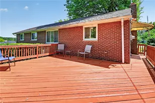 385 Maplewood Dr, Pittsburgh, PA 15243 - Photo 10