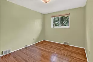 385 Maplewood Dr, Pittsburgh, PA 15243 - Photo 18